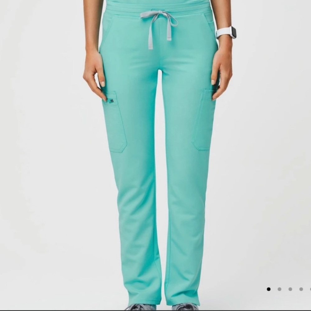 NWOT fresh aqua FIGS skinny yola